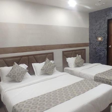 Hotel Royal Sky Ahmadábád Kültér fotó
