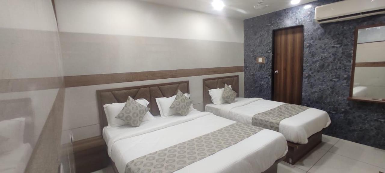 Hotel Royal Sky Ahmadábád Kültér fotó