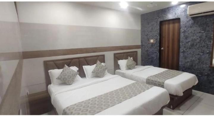 Hotel Royal Sky Ahmadábád Kültér fotó